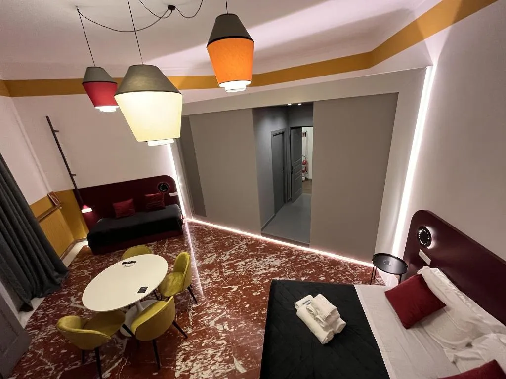 Room, Rettifilo 311, Naples