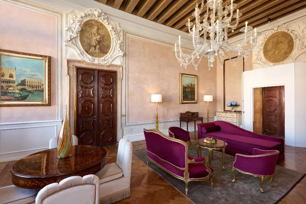 Room, Palazzo Giovanelli e Gran Canal, Venice