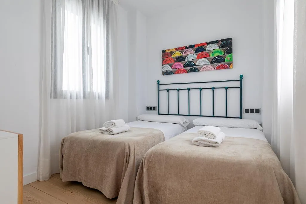 APARTMENT TWO BEDROOMS WITH TERRACE Room, Holiday Rentals Tempa Museo, Seville