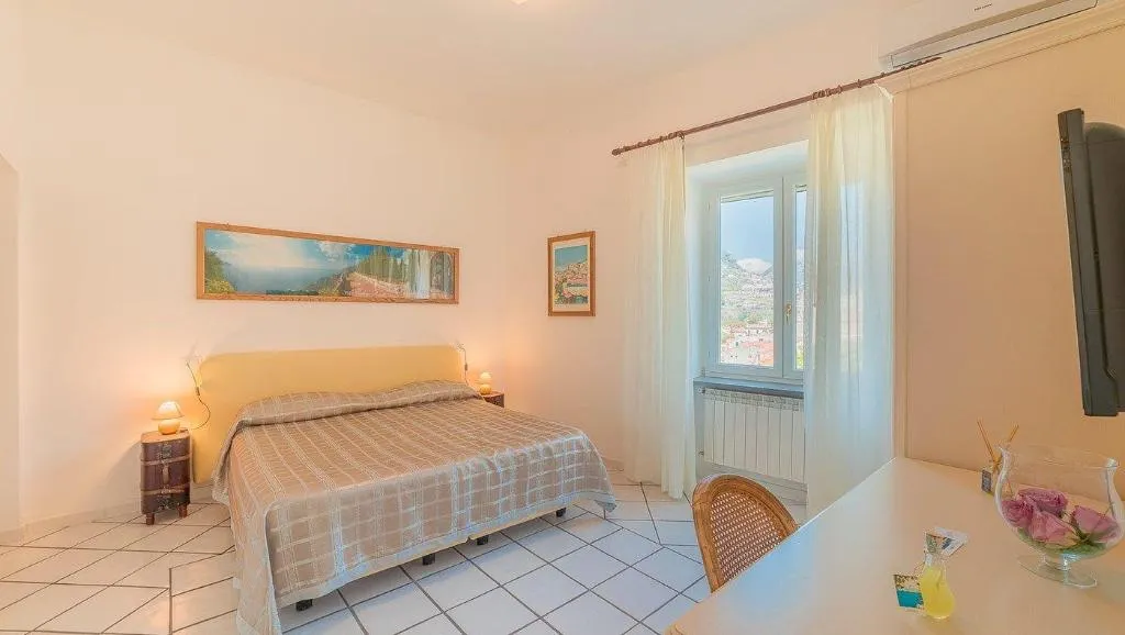 Room, Mimì B&B, Naples