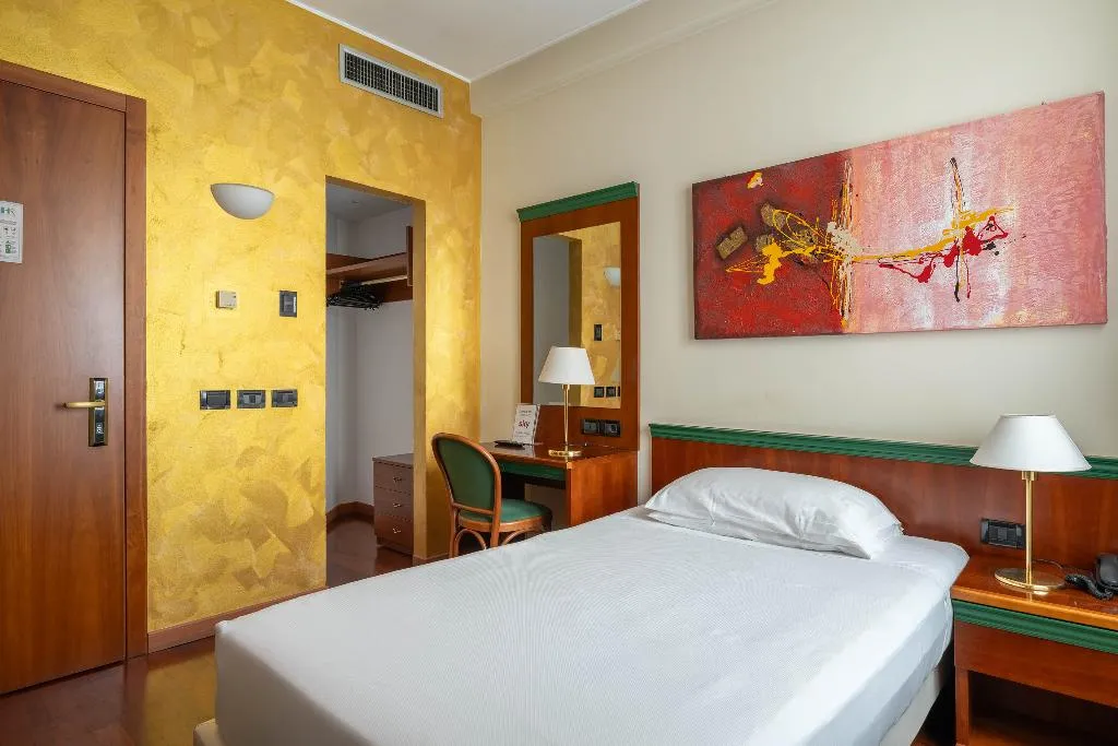 SINGLE STANDARD Room, Hotel Raffaello, Milan