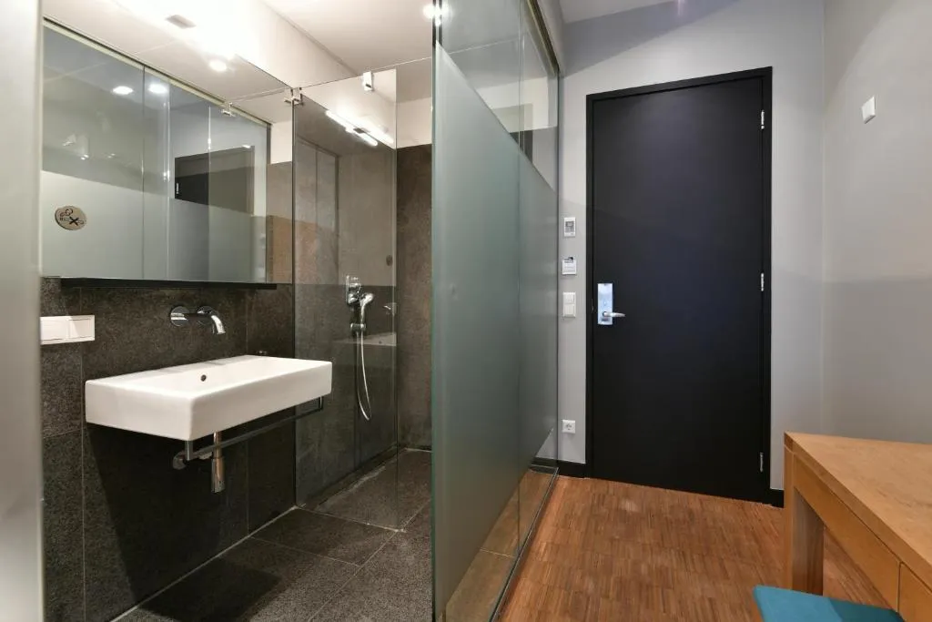 Double or Twin STANDARD Room, The Bank Hotel, Amsterdam