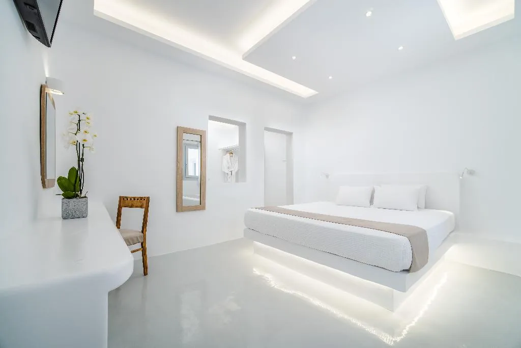 Room GARDEN VIEW Room, Serenita Luxury Suites, Santorini