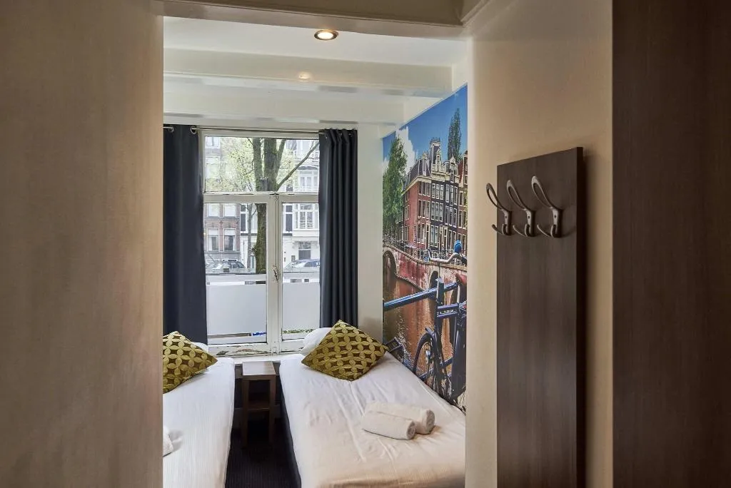 Double or Twin WITH SHARED BATHROOM Room, ITC Hotel, Amsterdam