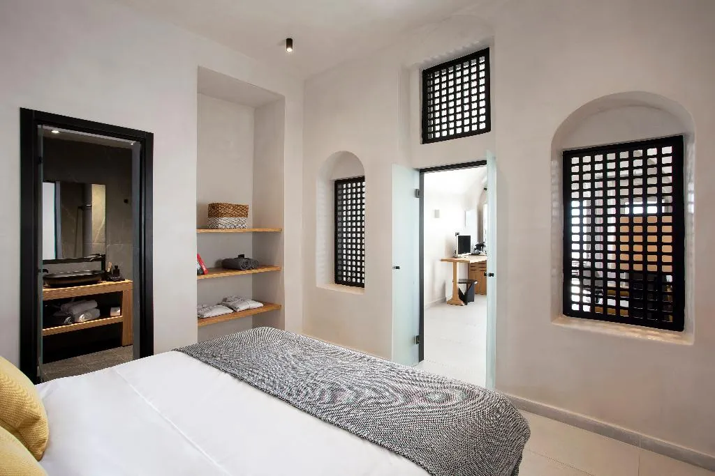 SUITE DELUXE WITH PRIVATE POOL Room, Andromeda Villas, Santorini