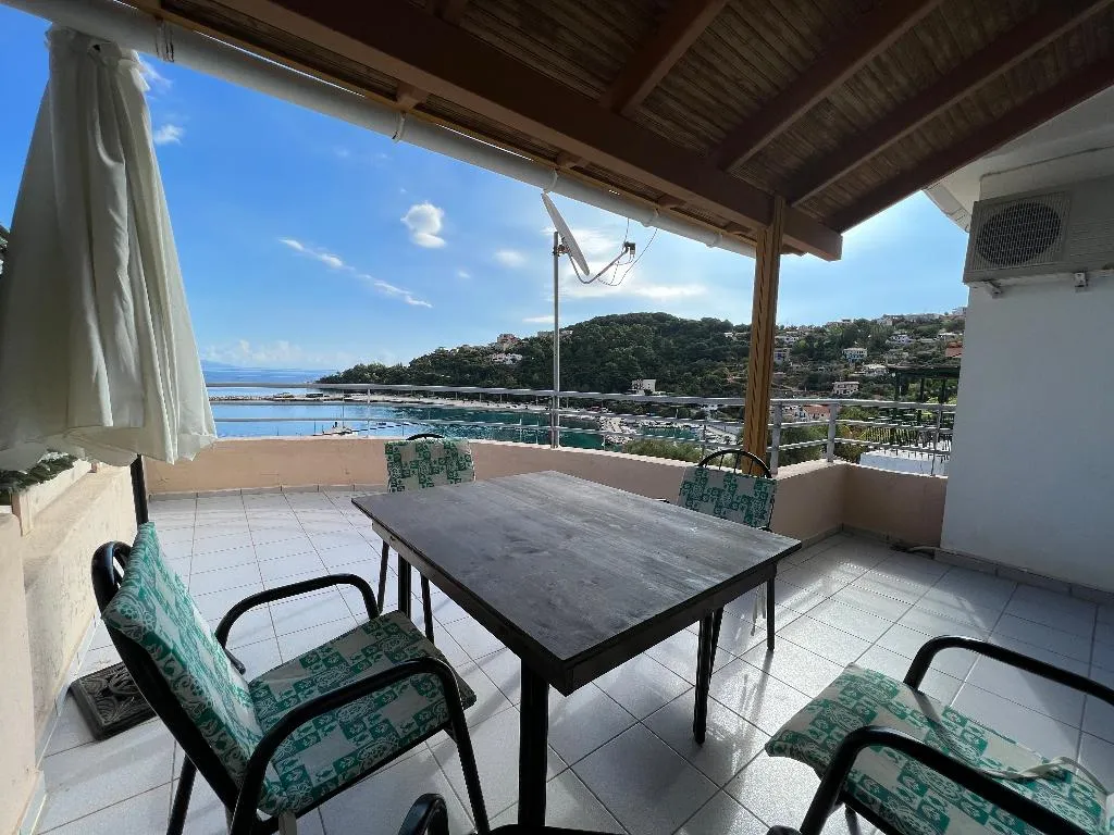 APARTMENT CAPACITY 5 Room, Harbour View, Kalamata