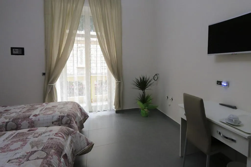 Room, Donn'Anna Bed & Breakfast, Naples