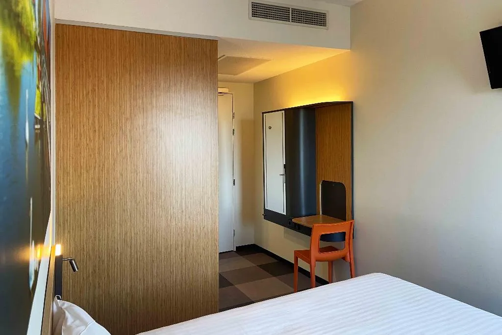 DOUBLE SUPERIOR Room, easyHotel Amsterdam Zaandam, Amsterdam