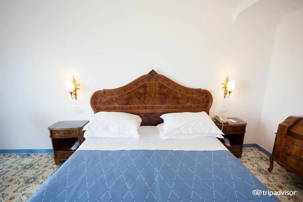 TRIPLE DELUXE GARDEN VIEW Room, Grand Hotel la Favorita, Naples