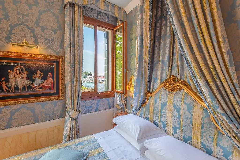 Double or Twin CAPACITY 2 Room, Canal Grande, Venice