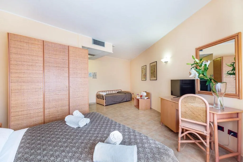 TRIPLE TWO BEDS Room, Rina Hotel, Alghero