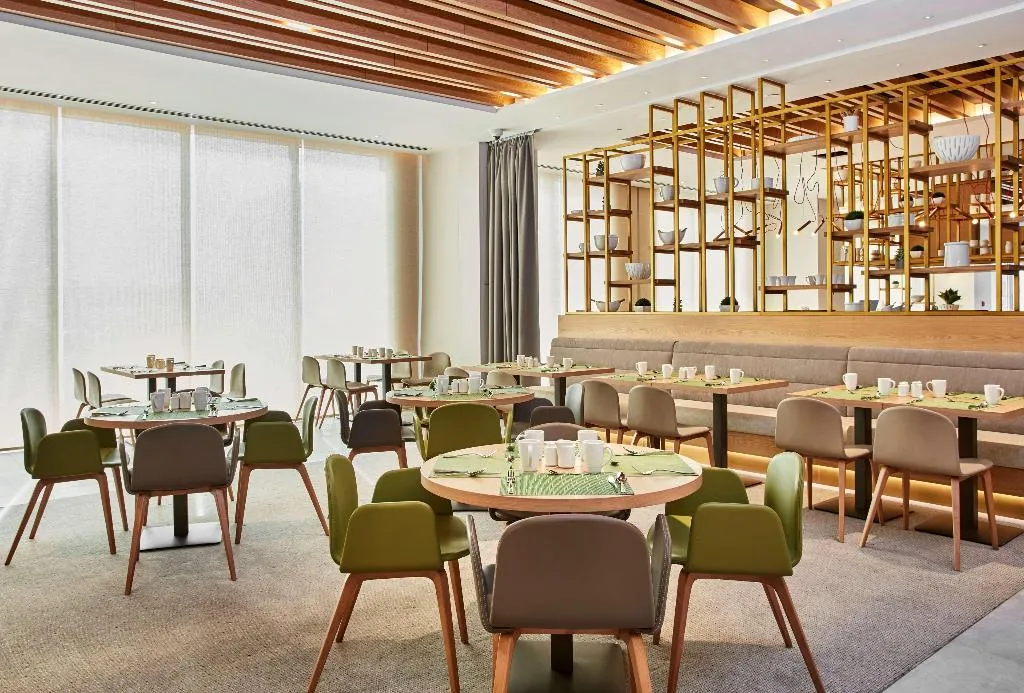 Restaurant, Hilton Garden Inn Hotel Mall Avenue, Dubai
