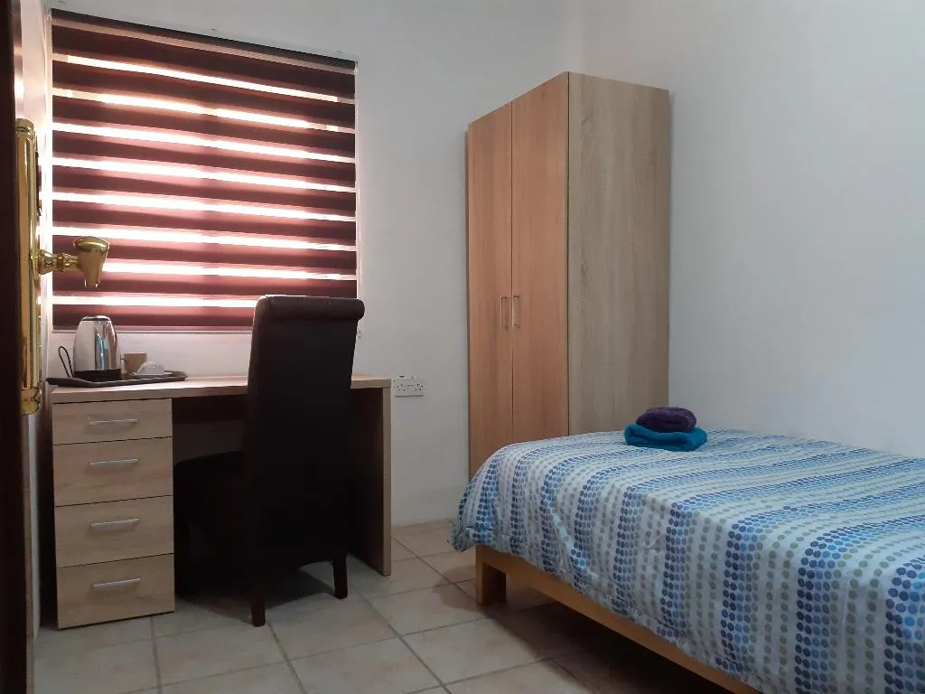 SINGLE ONE BEDROOM ONE BATHROOM Room, Tarona Guesthouse, Malta