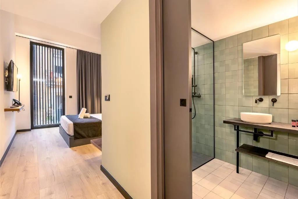 QUADRUPLE STANDARD Room, Hotel Orangine, Barcelona