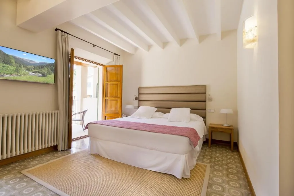 Room, D'Es Puig, Majorca