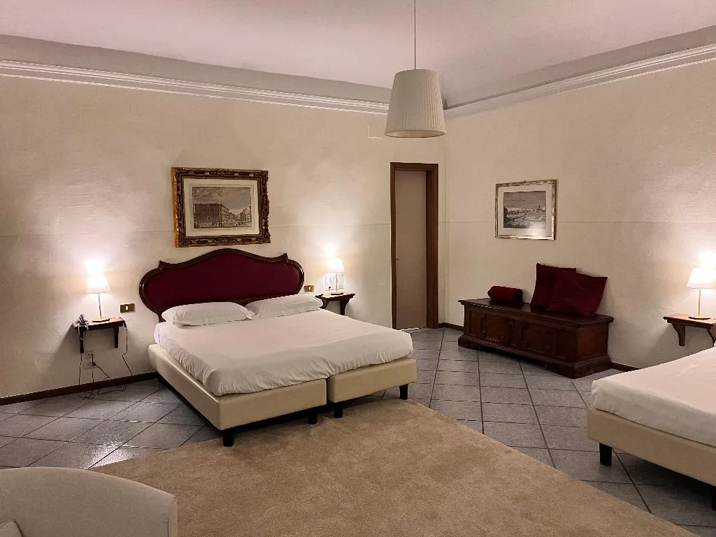 FAMILY ROOM STANDARD Room, Goldoni, Florence