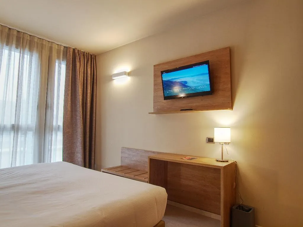 Double or Twin STANDARD Room, Tower Hotel Malpensa, Milan