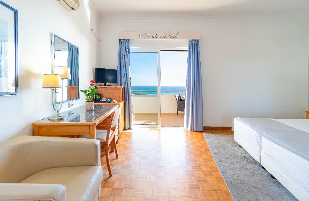 TRIPLE SEA VIEW Room, Hotel Maritur - Adults Only by Pierre & Vacances, Algarve