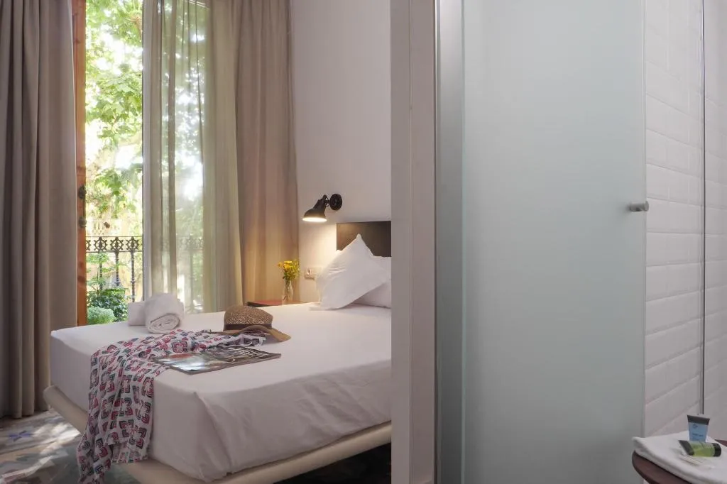 Room, Som Nit Triomf, Barcelona