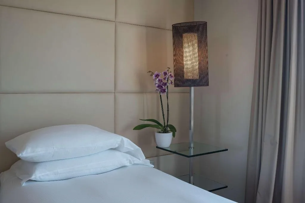 TWIN CITY VIEW Room, DoubleTree by Hilton Florence Metropole, Florence