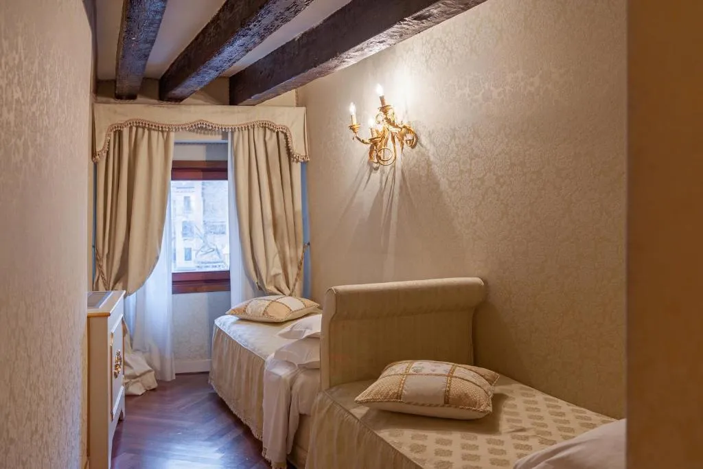 JUNIOR SUITE STANDARD Room, Antico Doge - a Member of Elizabeth Hotel, Venice