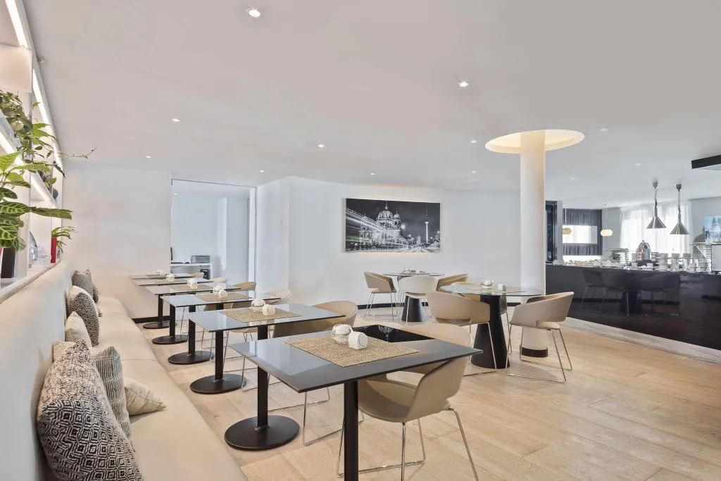 Room, Melia Berlin, Berlin