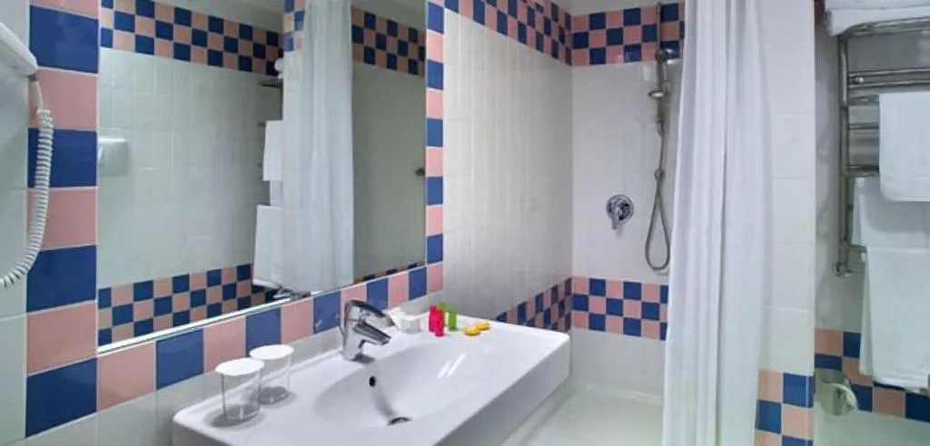 QUADRUPLE SUPERIOR Room, Grand Hotel Salerno, Naples
