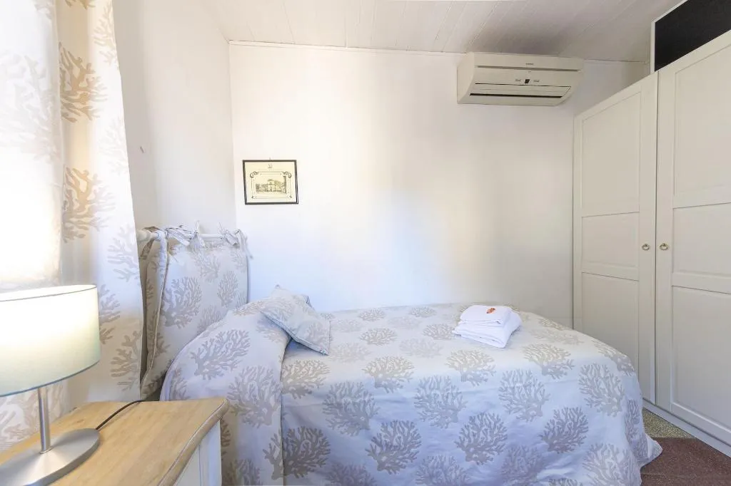 SINGLE STANDARD Room, Palazzo Villelmi, Palermo