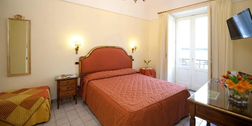 Room, Residenza Del Duca, Naples