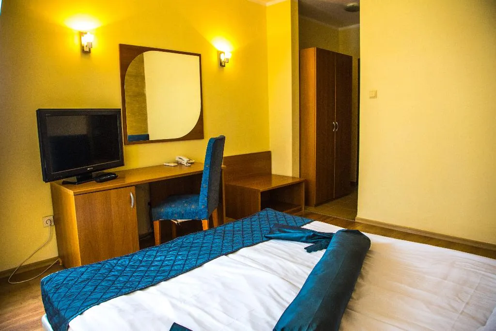FAMILY ROOM POOL VIEW Room, Sunrise Complex, Bourgas