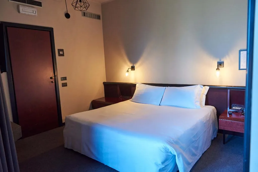 DOUBLE SINGLE USE STANDARD Room, Concorde, Milan