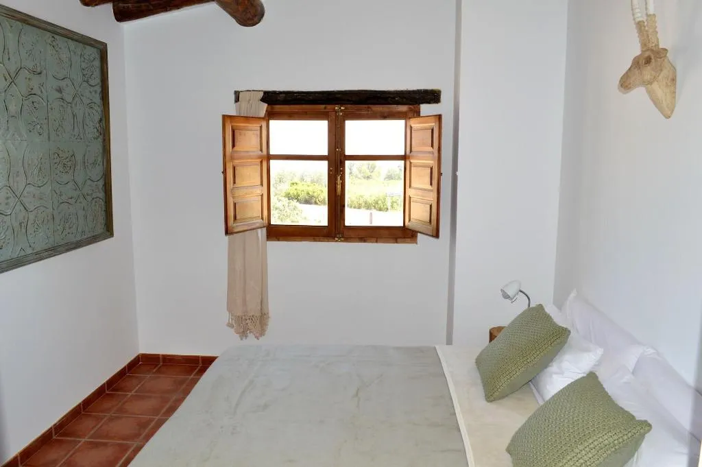Room, Benali, Valencia