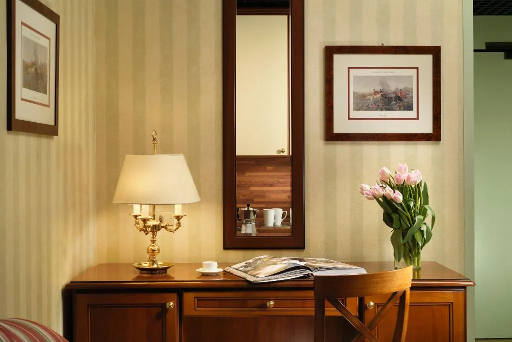 APARTMENT CAPACITY 3 Room, UNA HOTELS Hotel Residence Contessa Jolanda Milano, Milan