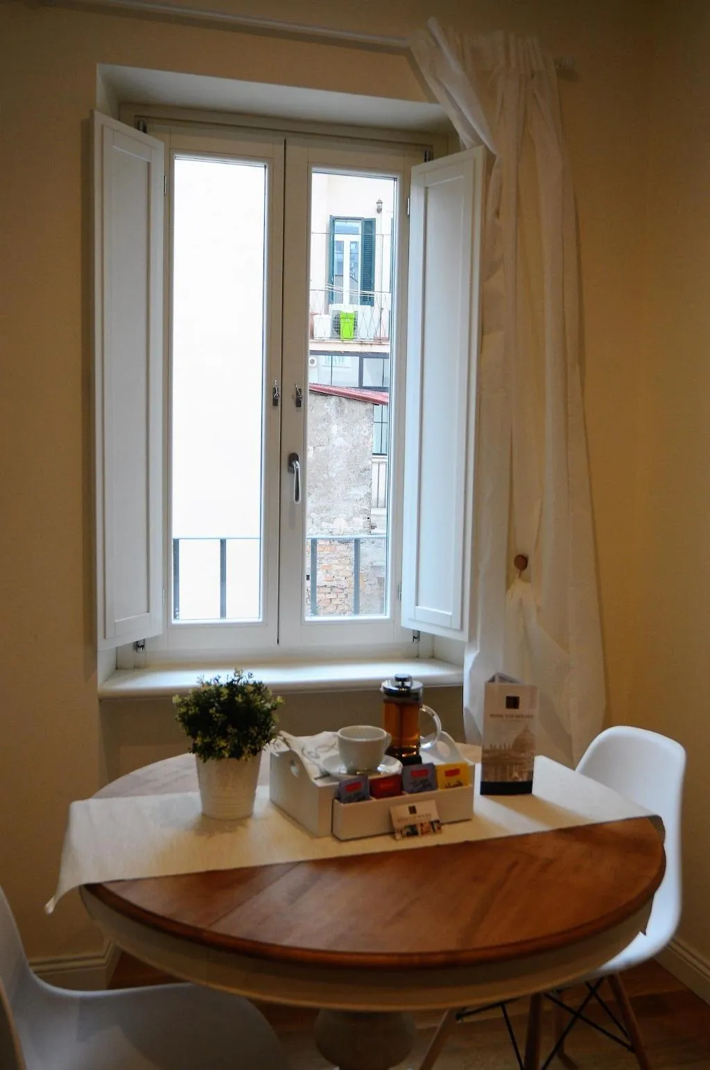 Room, Magia A Trilussa, Rome