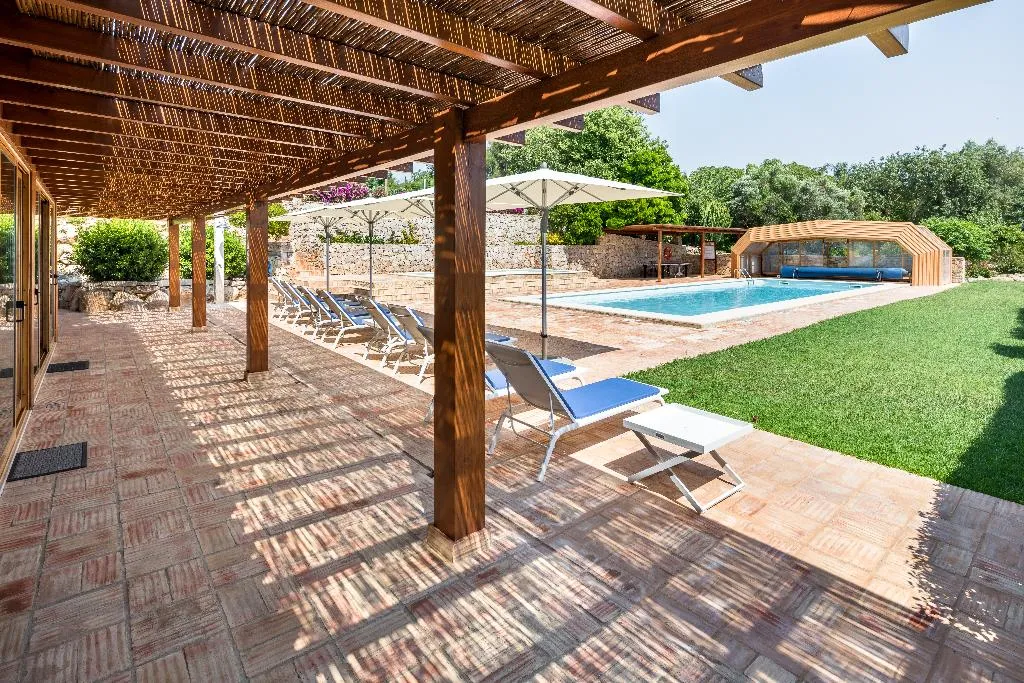 VILLA FOUR BEDROOMS Room, Shantivillas, Algarve