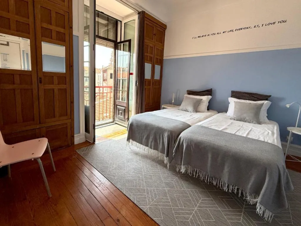 TWIN Shared external bathroom Room, Rivoli Cinema Hostel, Porto