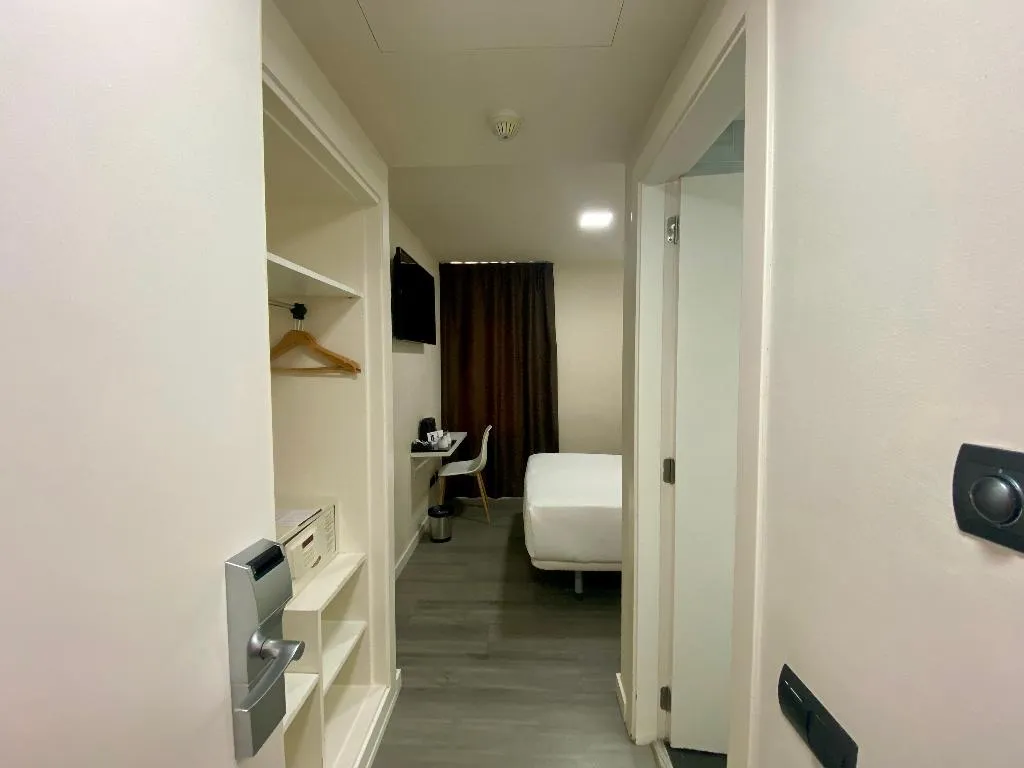 SINGLE STANDARD Room, Bcn Urbaness Hotels Del COMTE, Barcelona