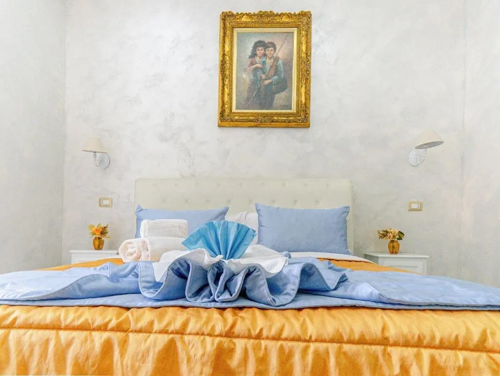 Room, Alma Adry, Naples