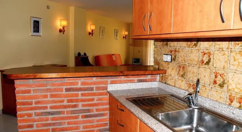 APARTMENT CAPACITY 6 TWO BEDROOMS Room, Medes Park, Costa Brava