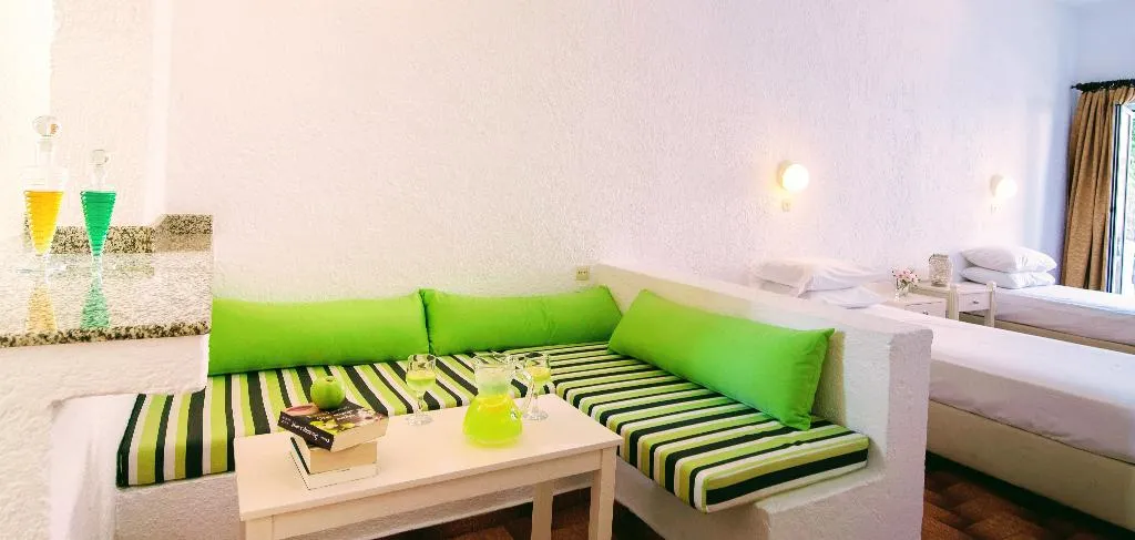 STUDIO CAPACITY 3 Room, Ibiscus Apartments, Crete