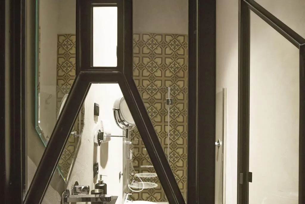 Room, Asmundo Di Gisira, Catania