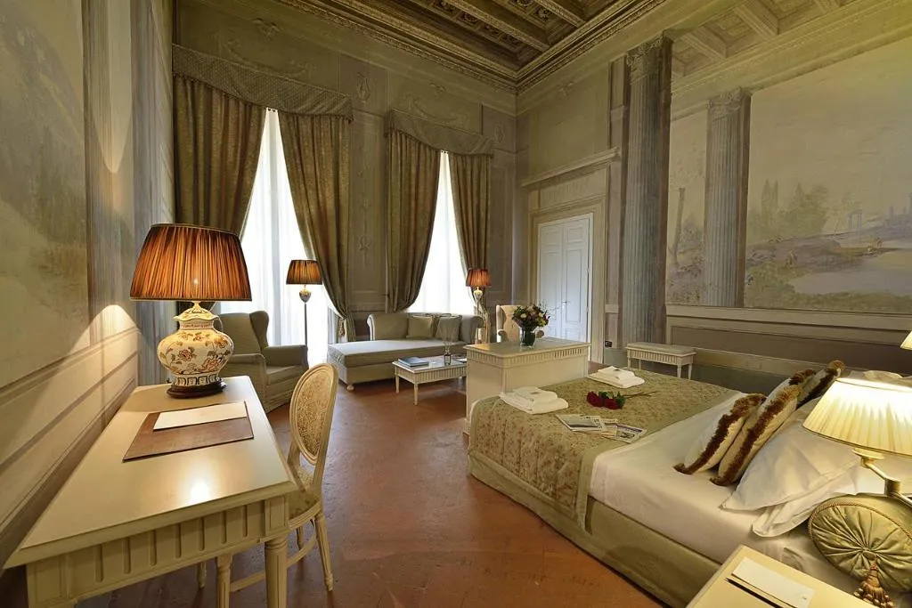 Lobby, Palazzo Guicciardini, Florence