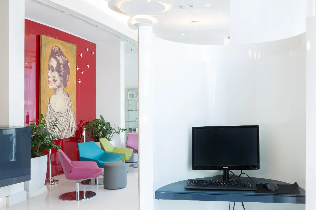 Lobby, Cristina, Naples
