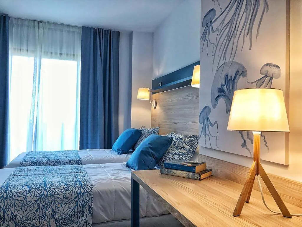 QUADRUPLE STANDARD Room, Hotel Salou Beach Rentalmar, Costa Dorada