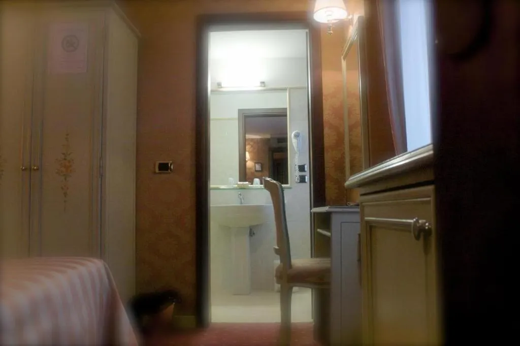 DOUBLE STANDARD Room, Lux, Venice