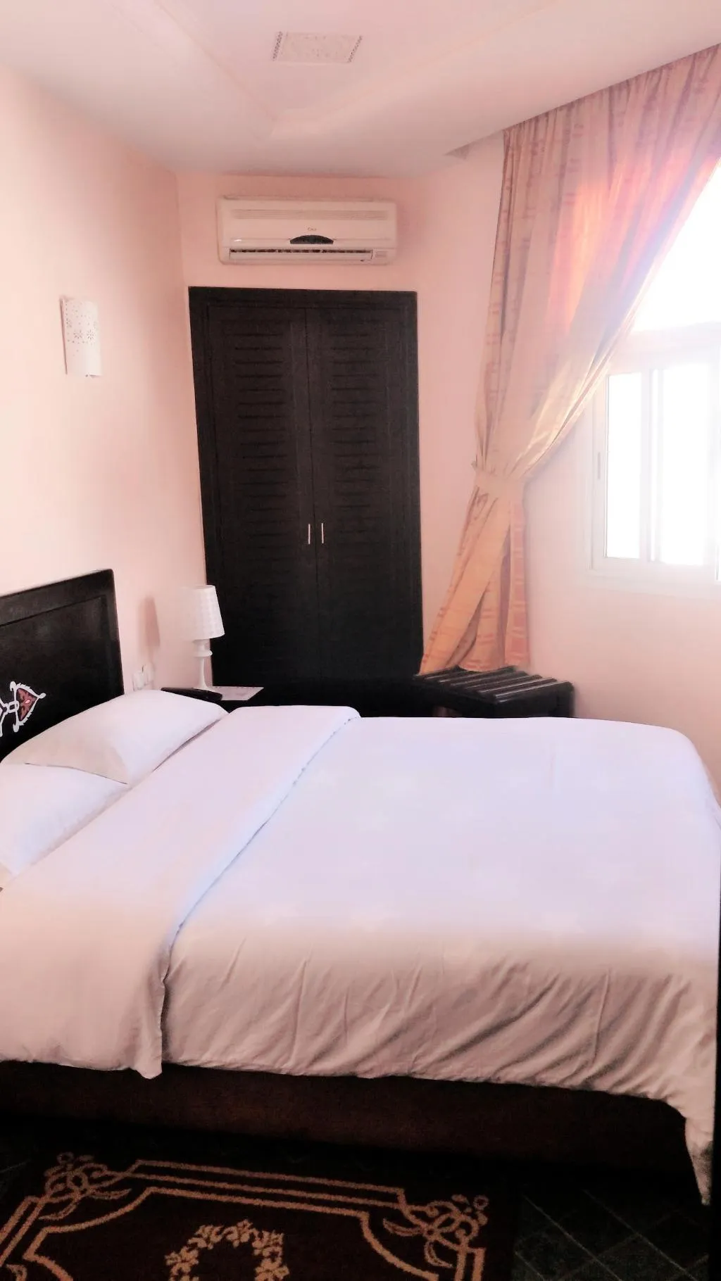 Room, Texuda, Rabat