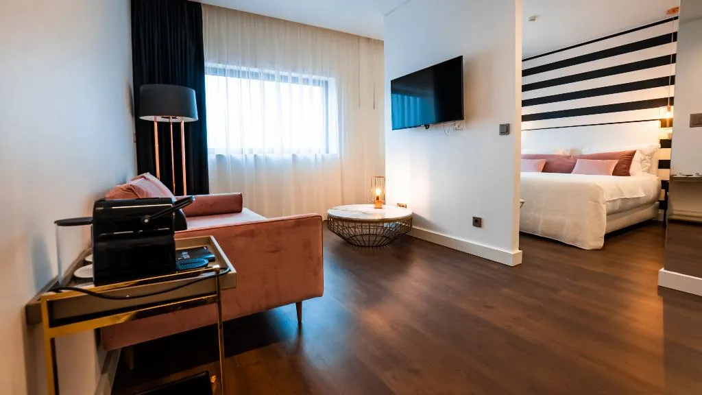 SUITE ONE BED Room, Hills Hotel Lisboa, Lisbon