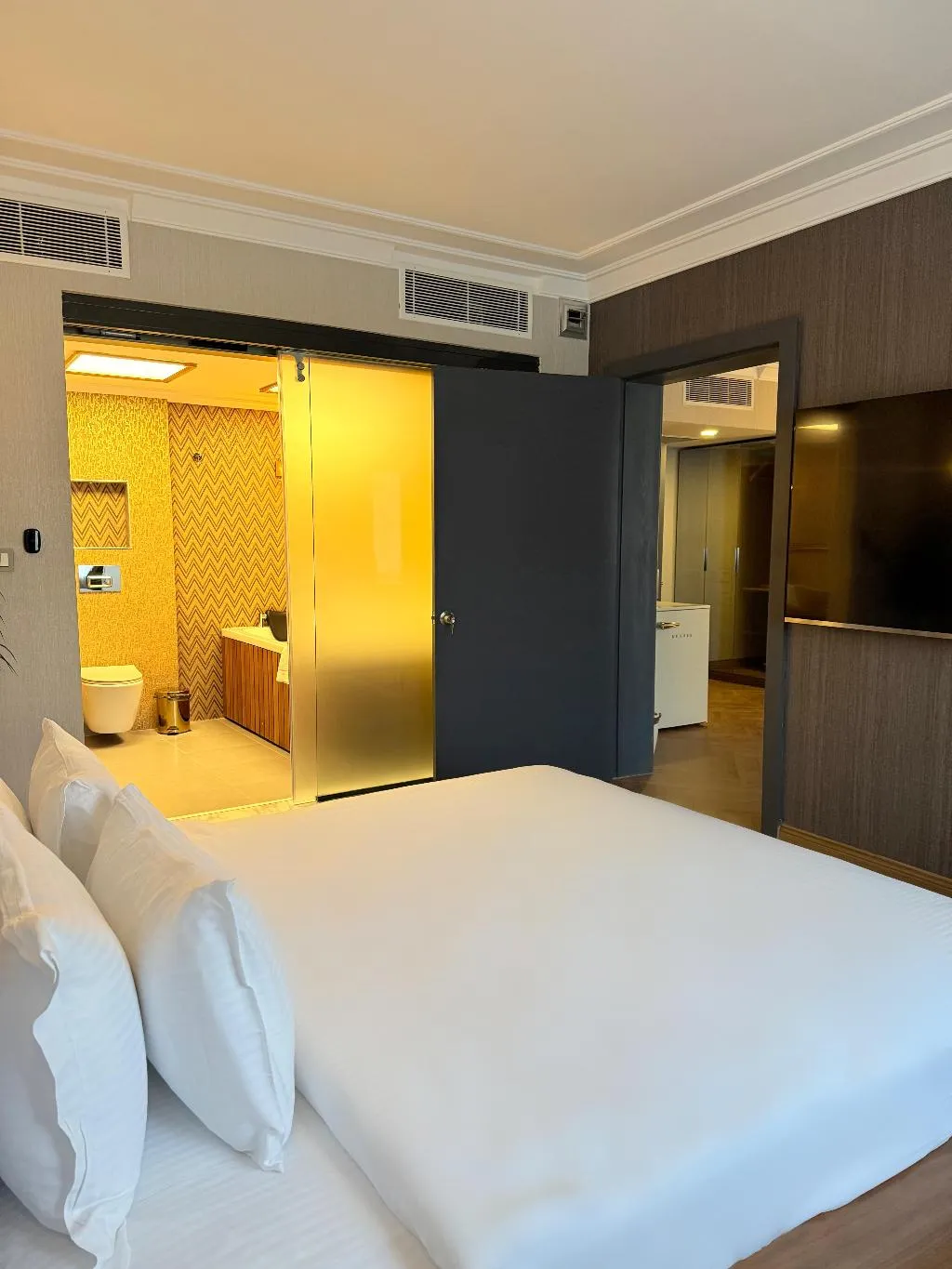 SUITE KING BED WITH JACUZZI Room, The Yali Konak Hotel Izmir, Izmir