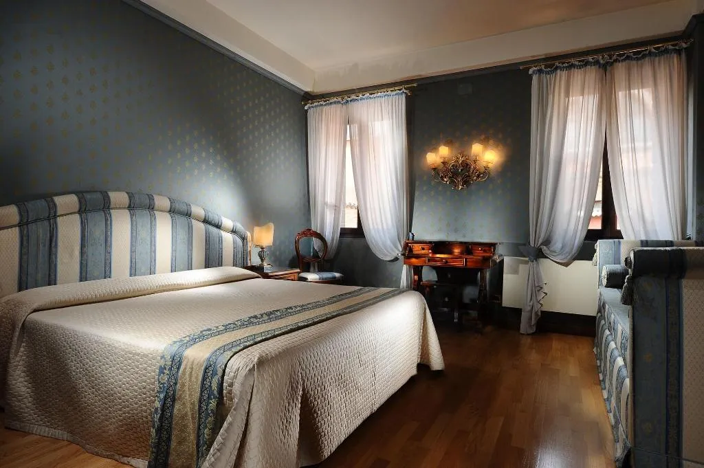 Room, Abbazia, Venice