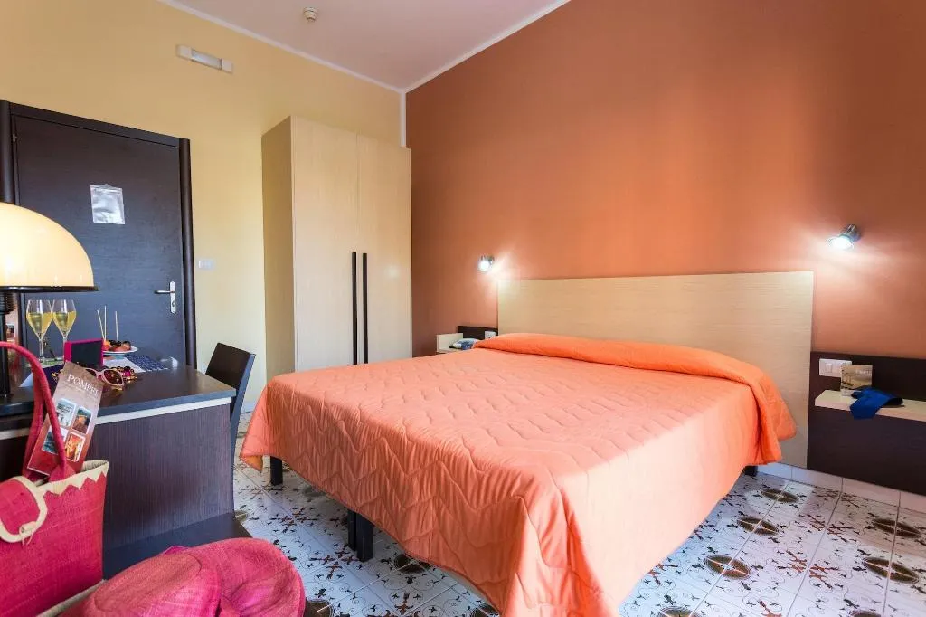 Room, Hotel Del Sole, Naples